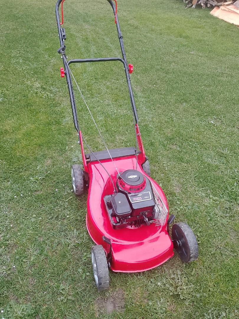 Kosiarka  spalinowa  Briggs i Stratton