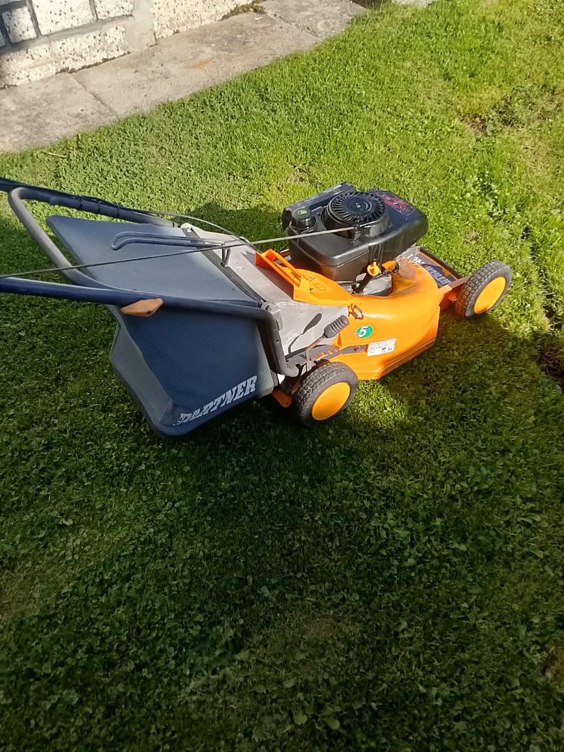 Kosiarka spalinowa z koszem