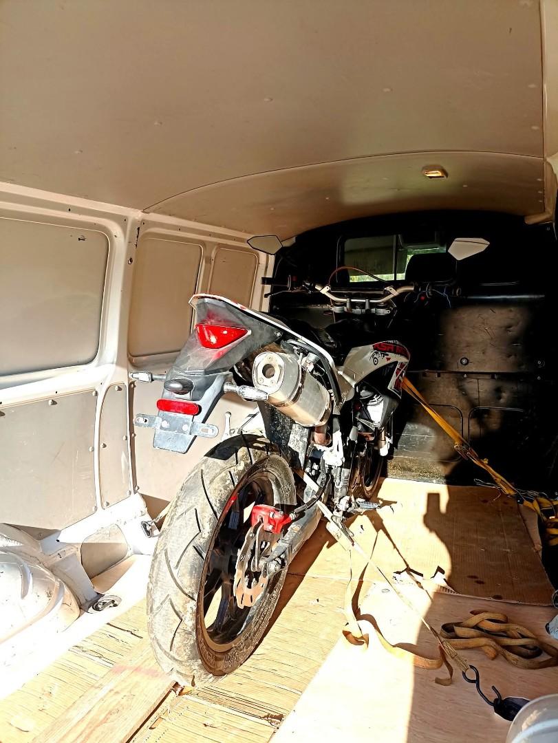 Usługi transportowe współpraca B2B transport maszyn towarów motocykli
