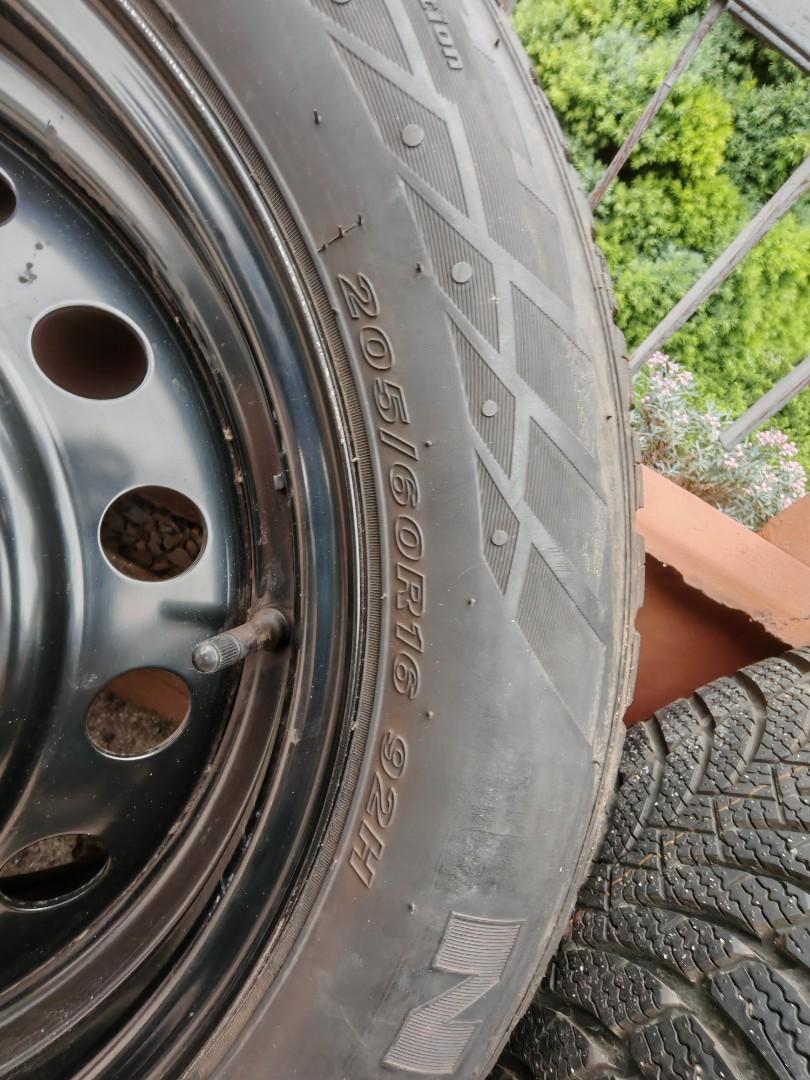 4 opony zimowe z felgami Nexen 205/60/R16 4 szt Jak Nowe
