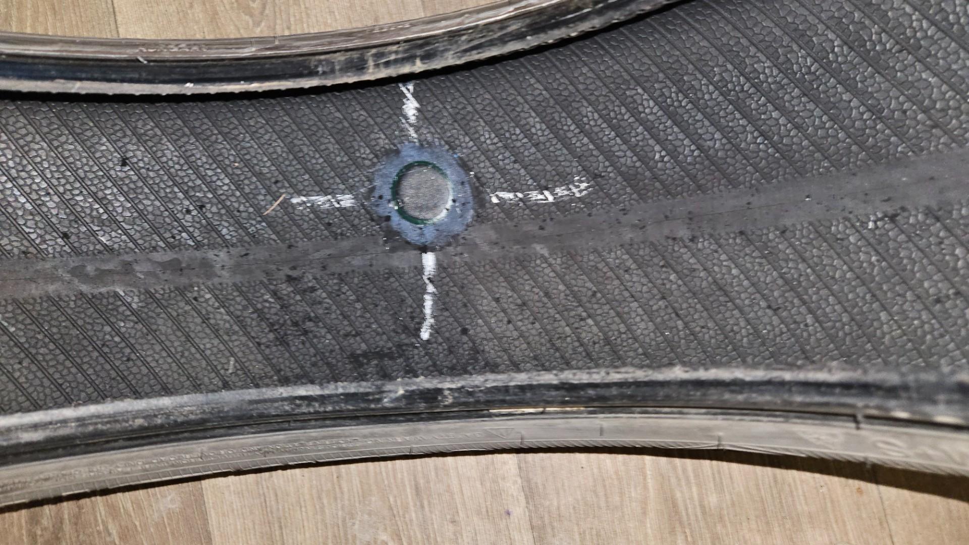 Opony Całoroczne Vredestein Quatrac 5 215/65R16 98H M+S. Cena 180 zł.