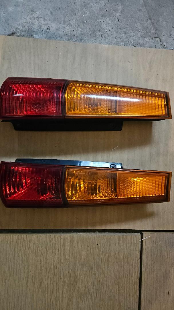 Lampy Tylne do Suzuki Ignis 2 lub Subaru Justy G3X. Cena 100 zł .