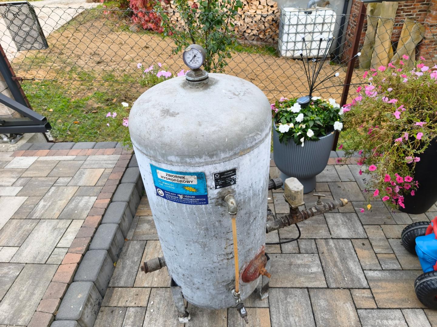 Zbiornik hydroforowy 150l z osprzętem. używany.  na sprzedaż