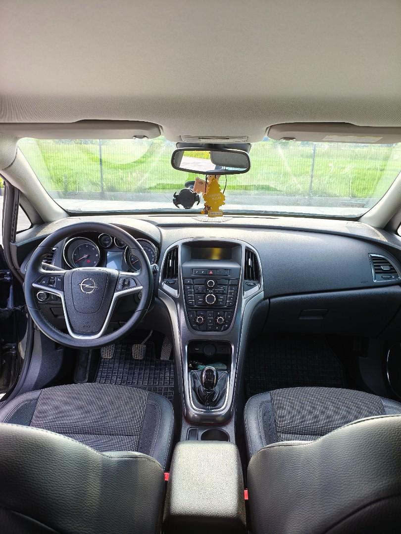 Sprzedam opel astra j 2011 2.0 cdti
