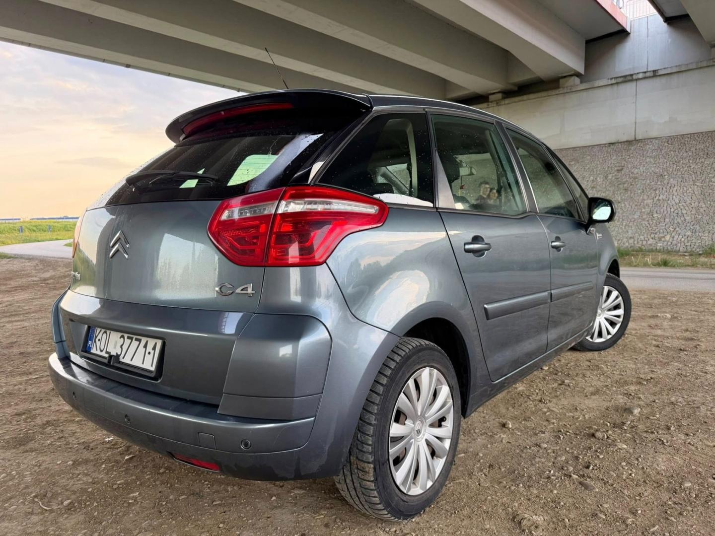 Citroen C4 Picasso 2009r  Benzyna 1.6 Przegląd na Rok  Niski Prz