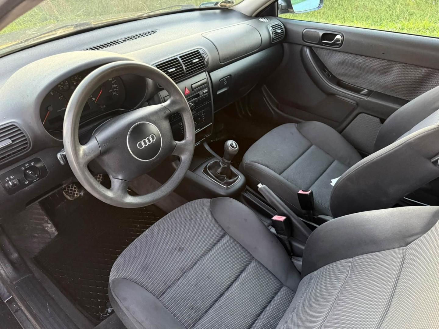 AUDI A3 1.6 Benzyna  Opłaty na Rok  2002r