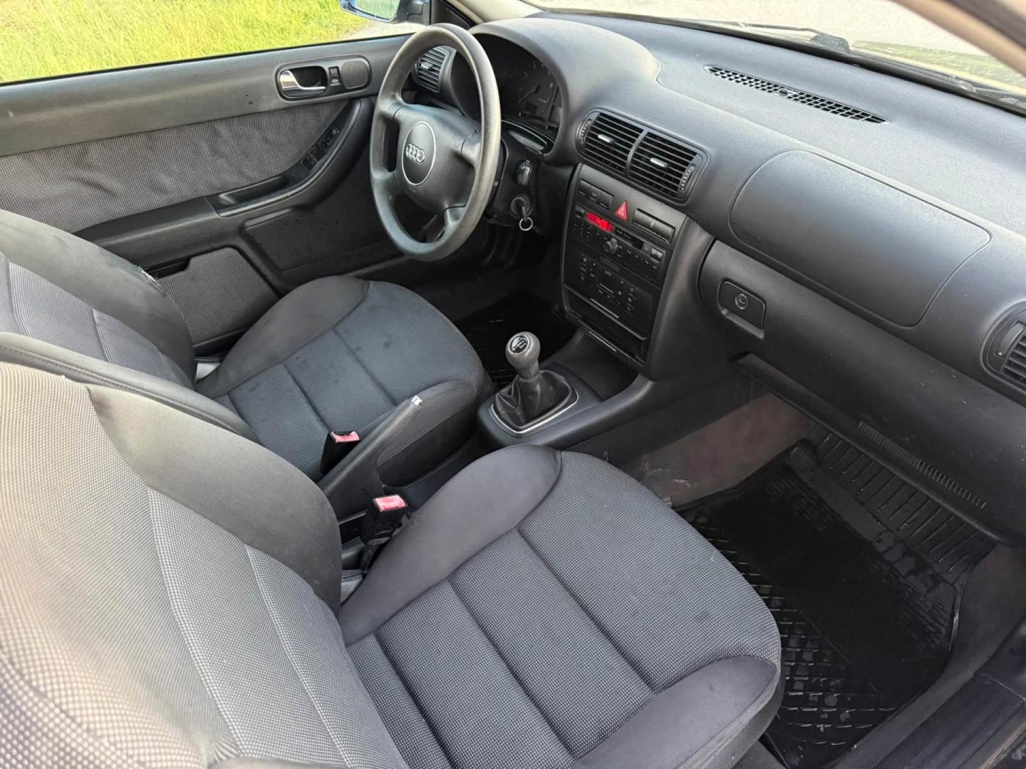 AUDI A3 1.6 Benzyna  Opłaty na Rok  2002r