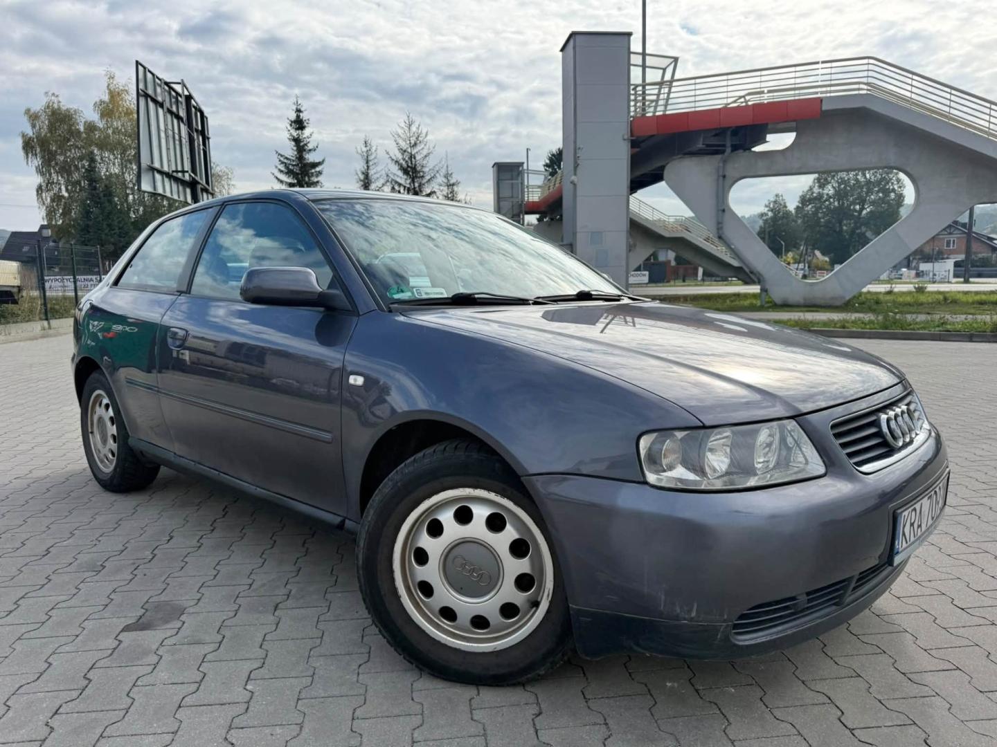 AUDI A3 1.6 Benzyna  Opłaty na Rok  2002r