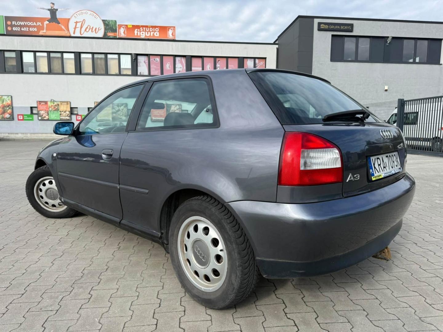 AUDI A3 1.6 Benzyna  Opłaty na Rok  2002r