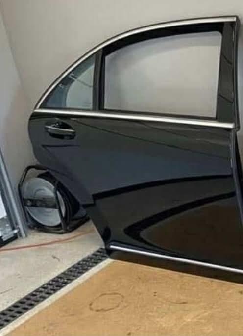 Sprzedam Drzwi Tylne Prawa i Lewa strona do Mercedesa S klasa W221
