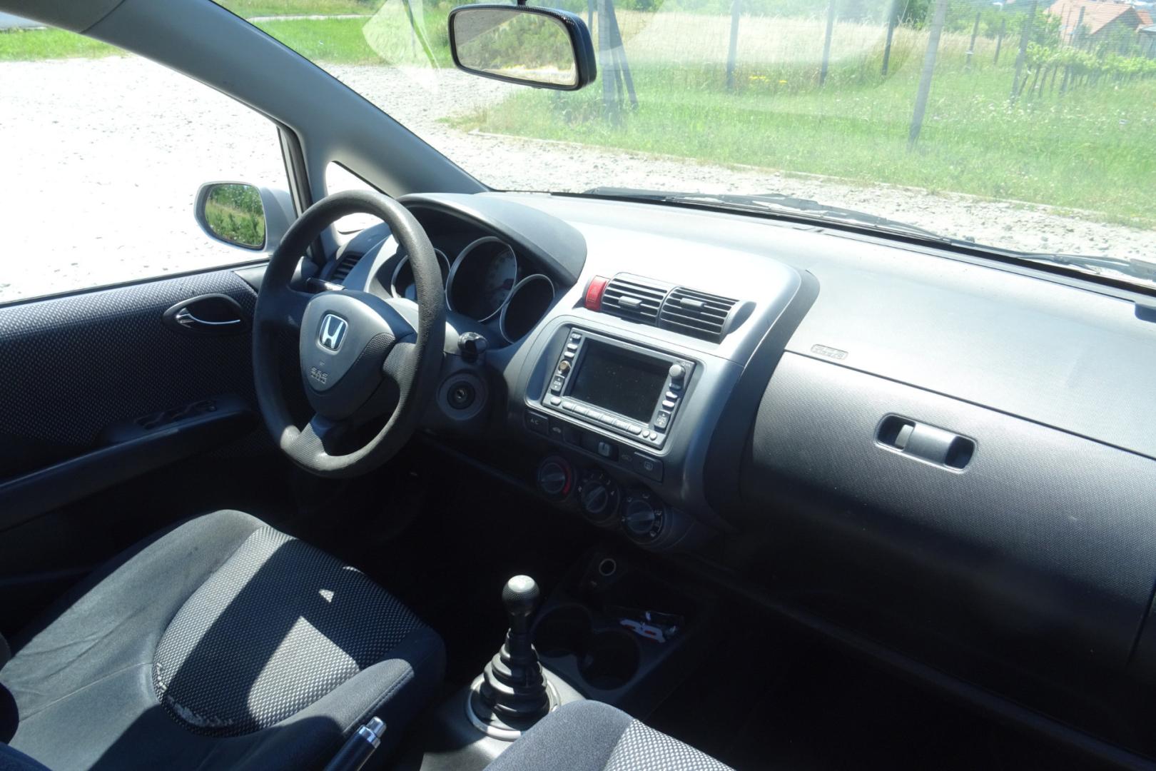 Honda Jazz 1.4 83 KM  2004 r.  Klimatyzacja  212 tys. km