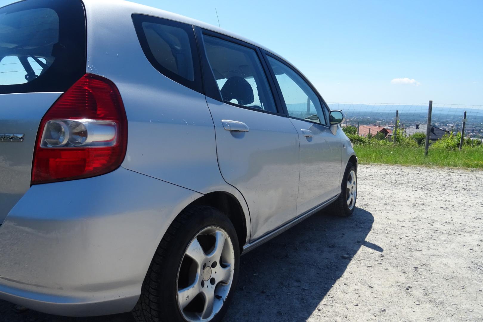 Honda Jazz 1.4 83 KM  2004 r.  Klimatyzacja  212 tys. km