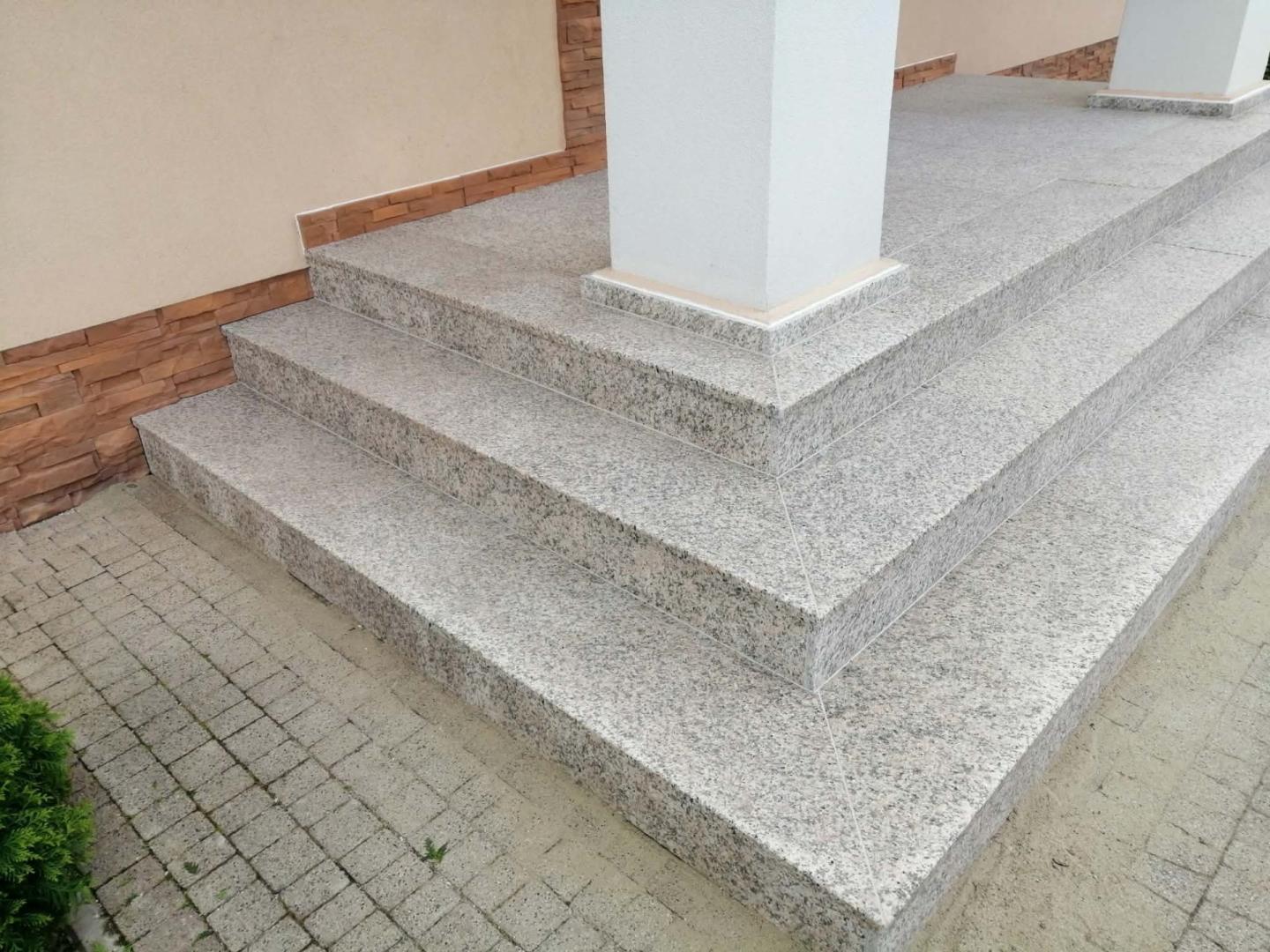 Usługi remontowo-budowlane.