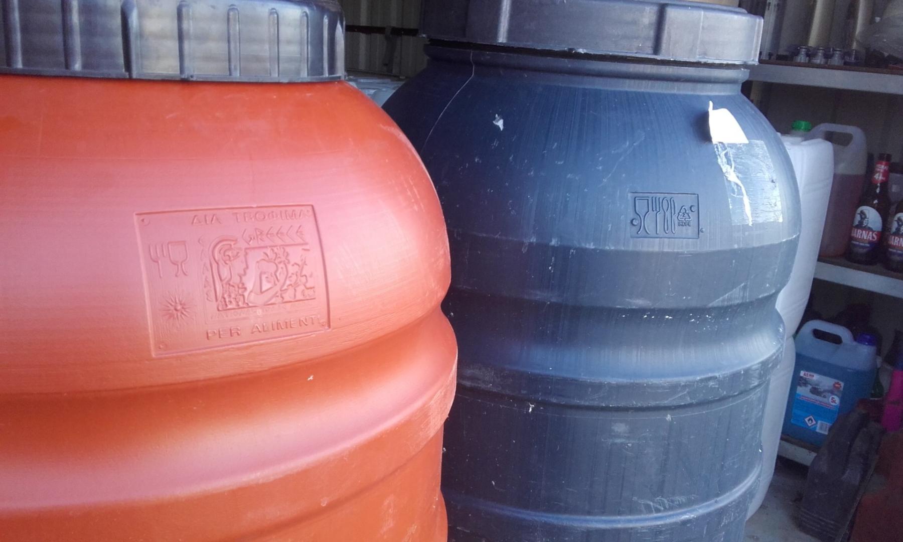 Beczki plastikowe okrągłe 250l spozywcze z kranikami