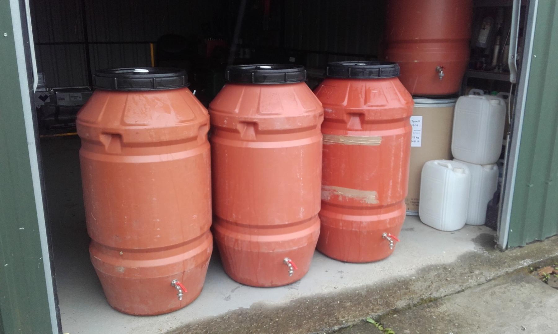 Beczki plastikowe okrągłe 250l spozywcze z kranikami