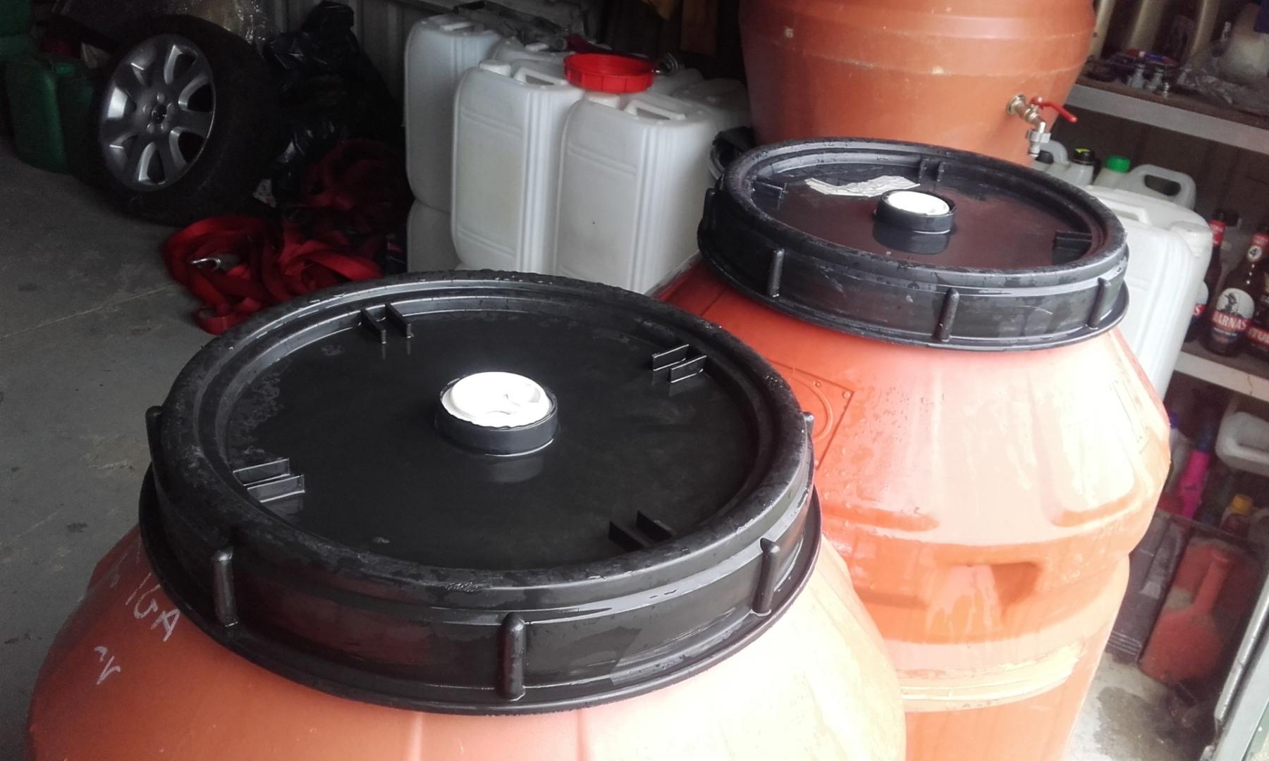 Beczki plastikowe okrągłe 250l spozywcze z kranikami