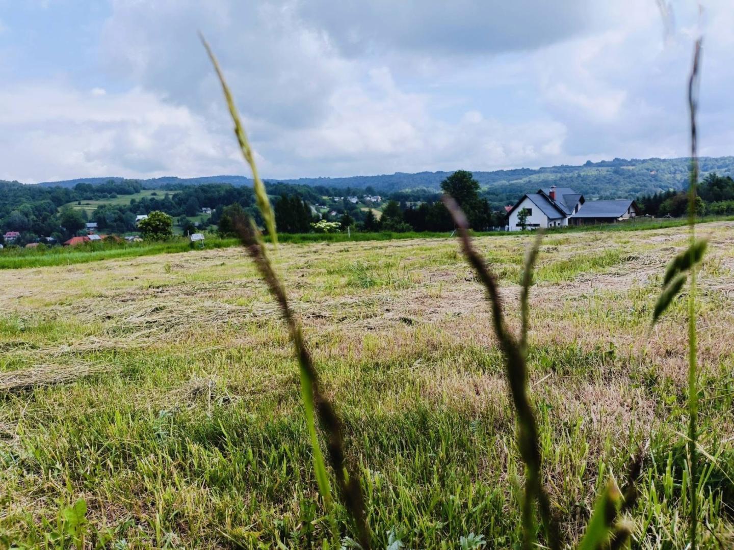 Działka budowlana z pięknym widokiem w Domaradzu
