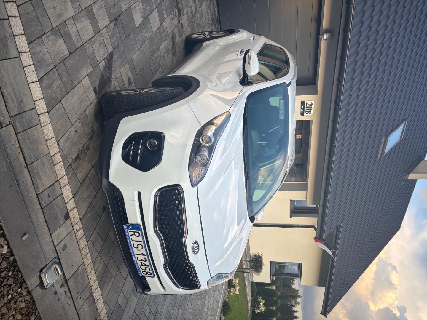Kia Sportage biała perła