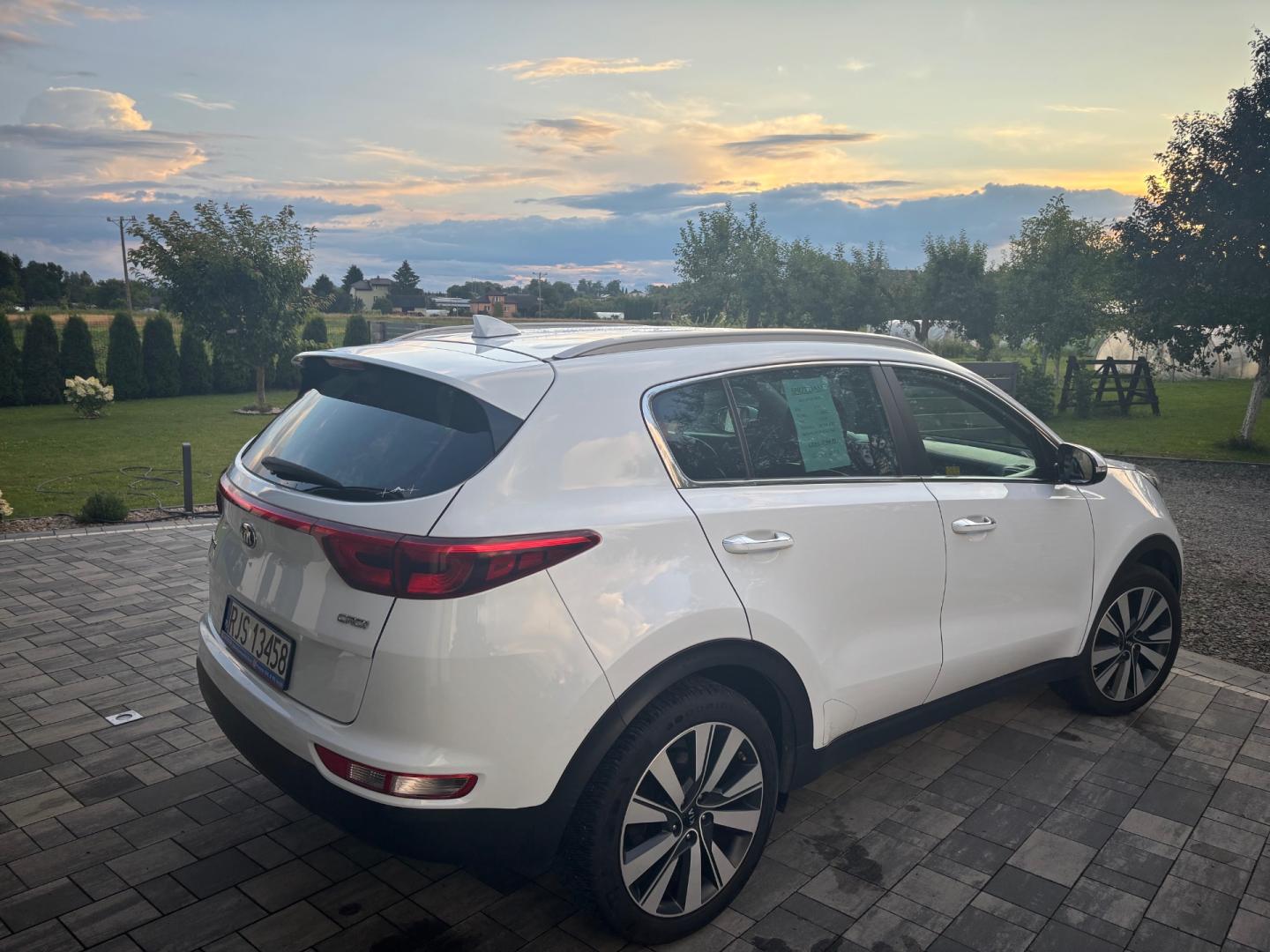Kia Sportage biała perła