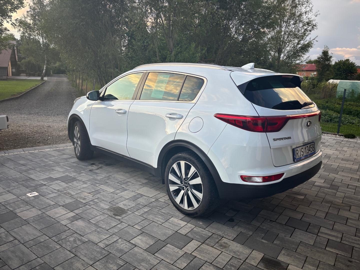 Kia Sportage biała perła
