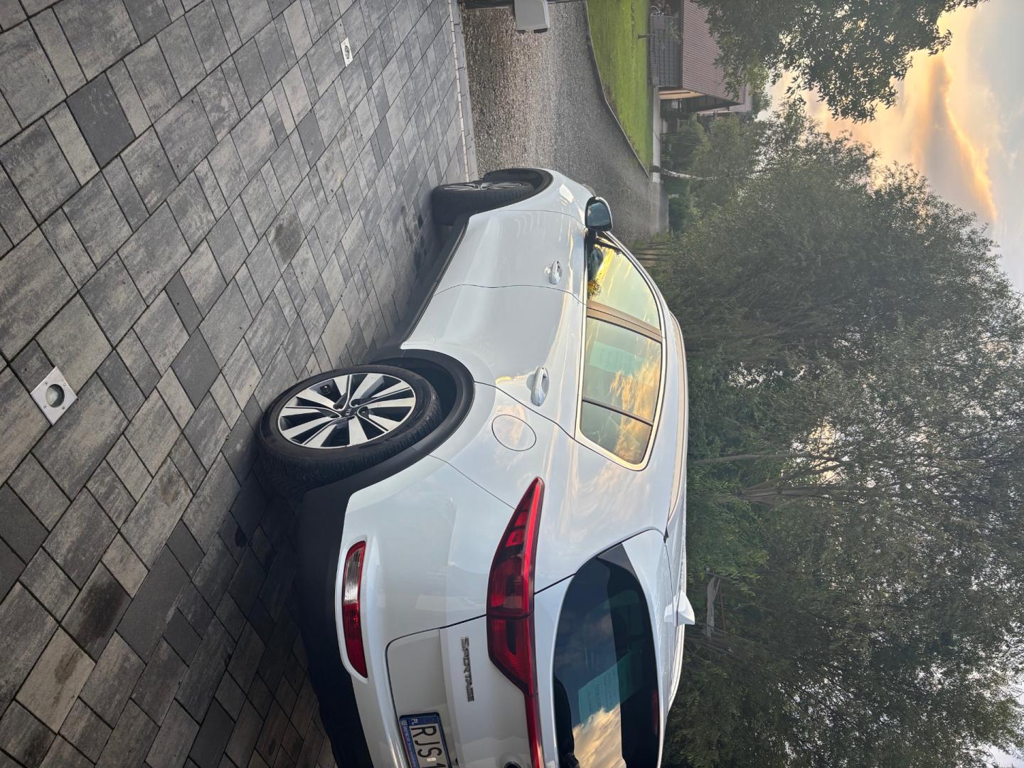 Kia Sportage biała perła