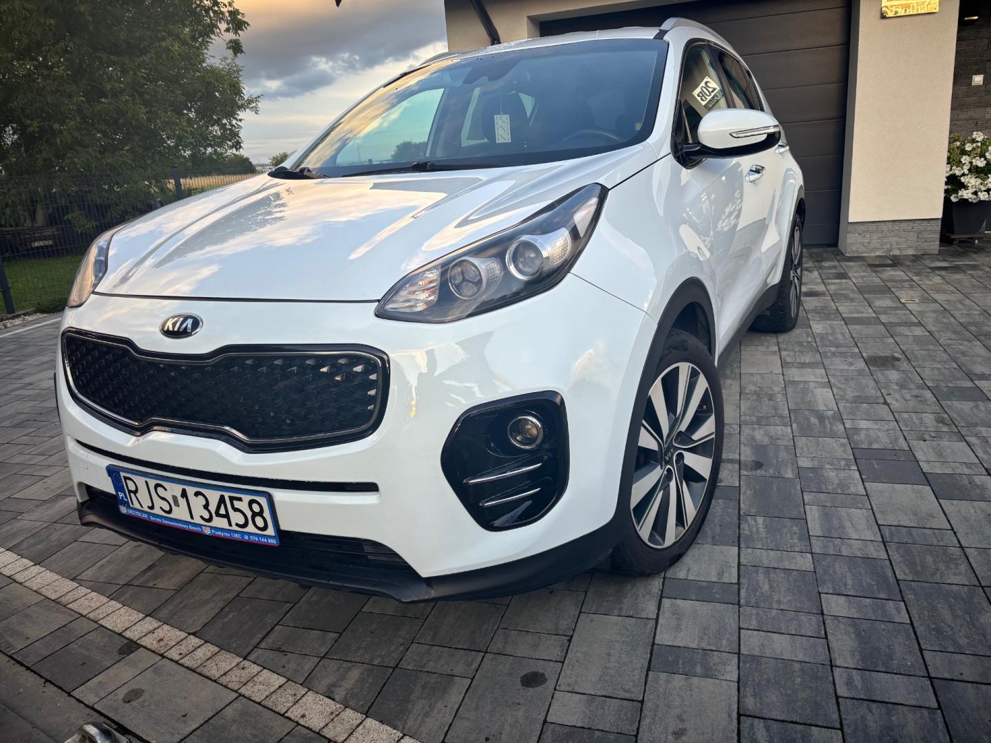 Kia Sportage biała perła