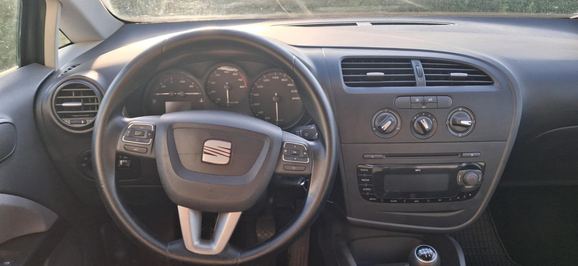 seat Leon 1,6 benzyna MPI 102KM 115 tyś km przebiegu