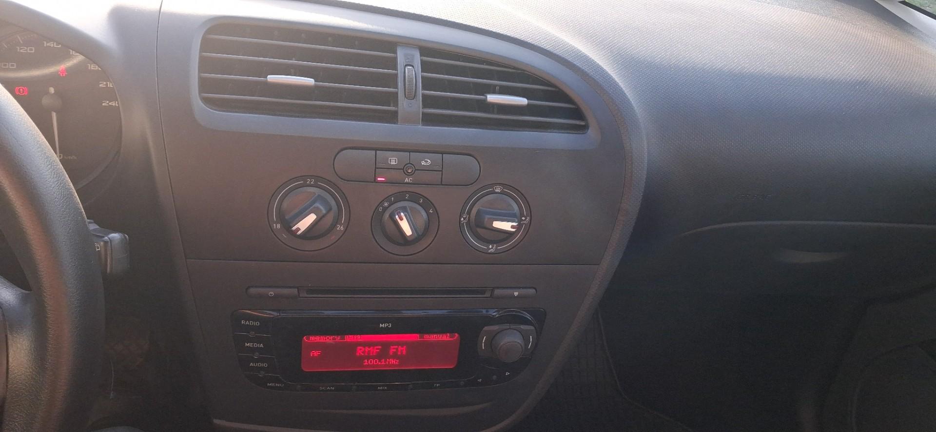 seat Leon 1,6 benzyna MPI 102KM 115 tyś km przebiegu