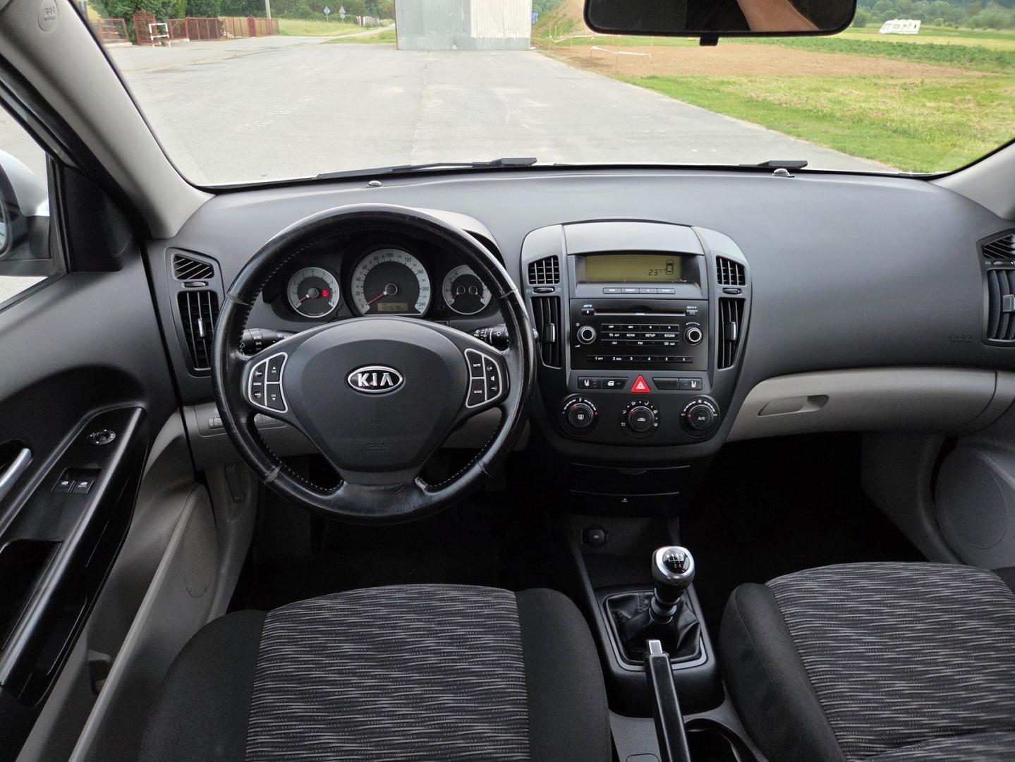 kia ceed 1.6 benzyna 122 km stan  bogate wyposażenie