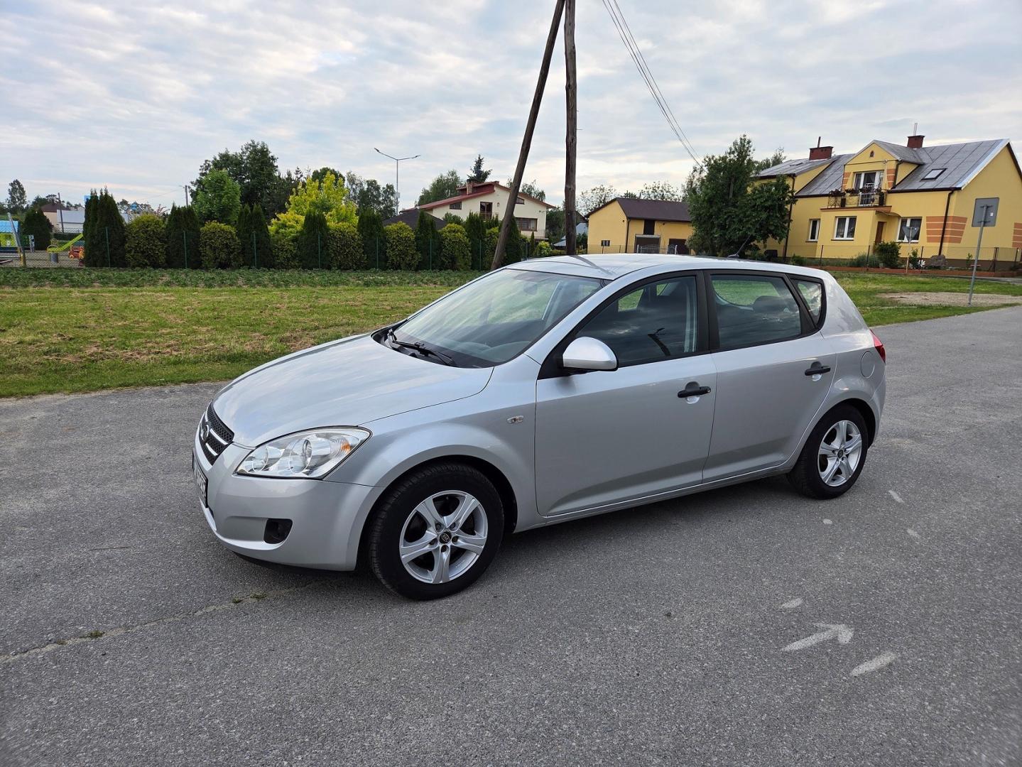 kia ceed 1.6 benzyna 122 km stan  bogate wyposażenie