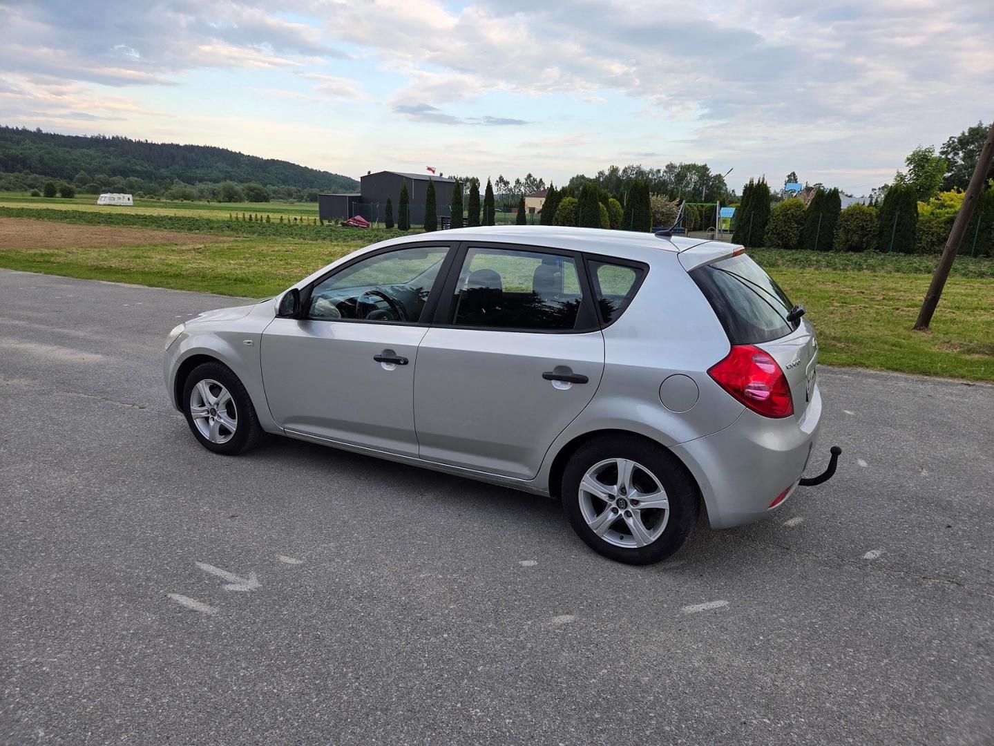 kia ceed 1.6 benzyna 122 km stan  bogate wyposażenie