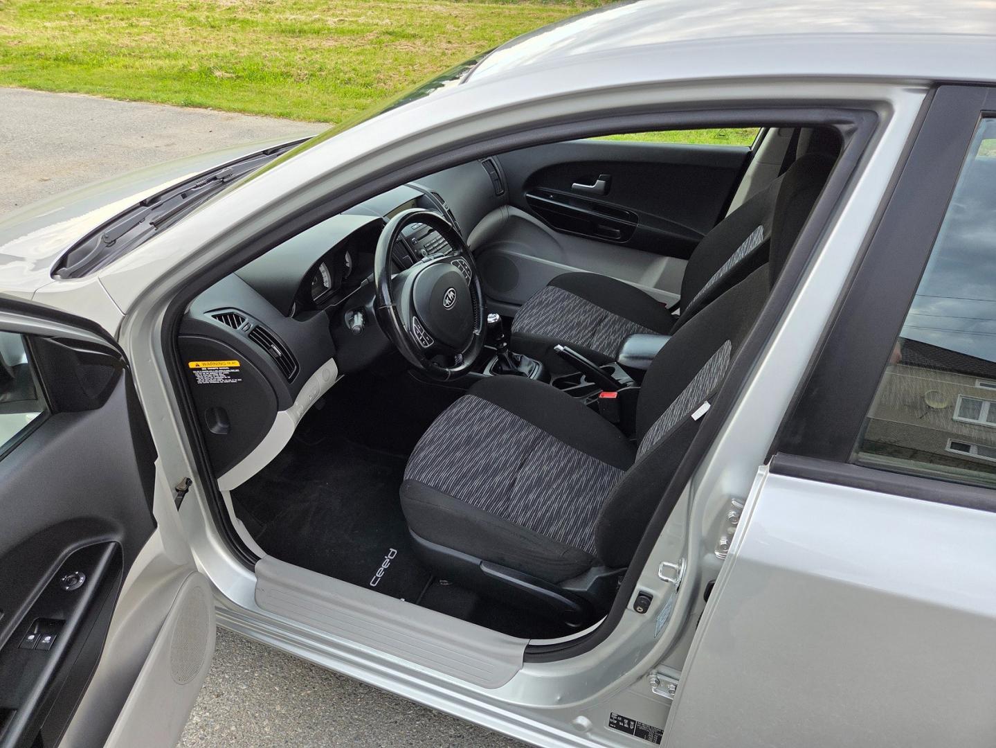 kia ceed 1.6 benzyna 122 km stan  bogate wyposażenie
