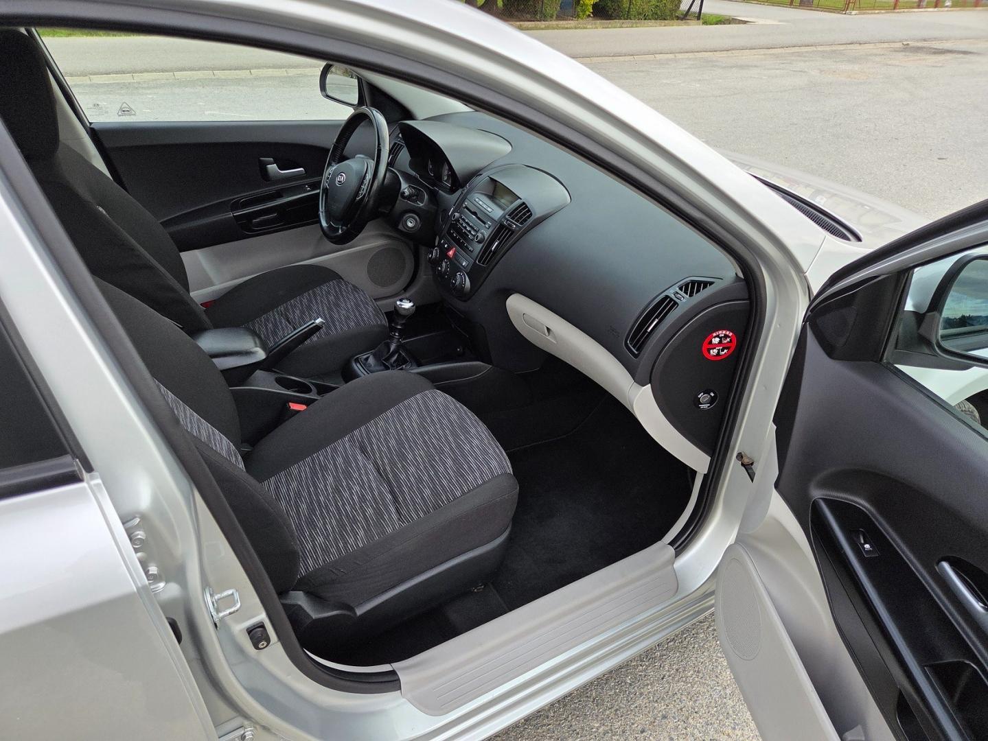 kia ceed 1.6 benzyna 122 km stan  bogate wyposażenie