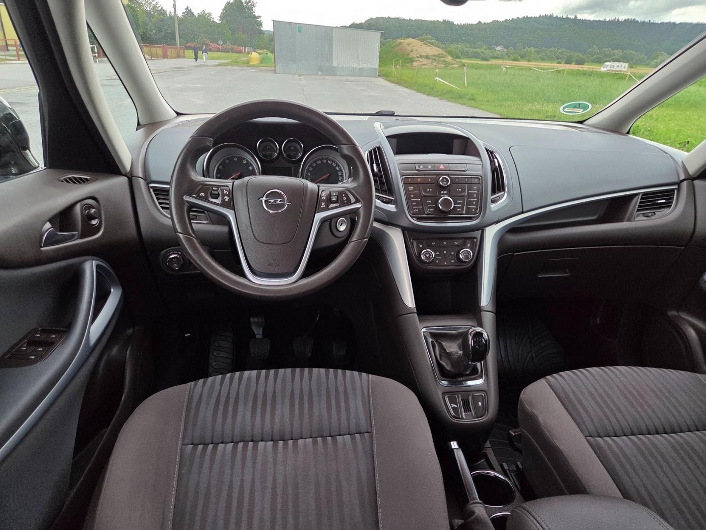 Opel Zafira C 1.4T benzyna 140 KM Stan  Bezwypadkowa
