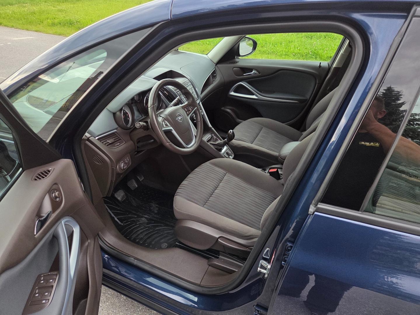 Opel Zafira C 1.4T benzyna 140 KM Stan  Bezwypadkowa