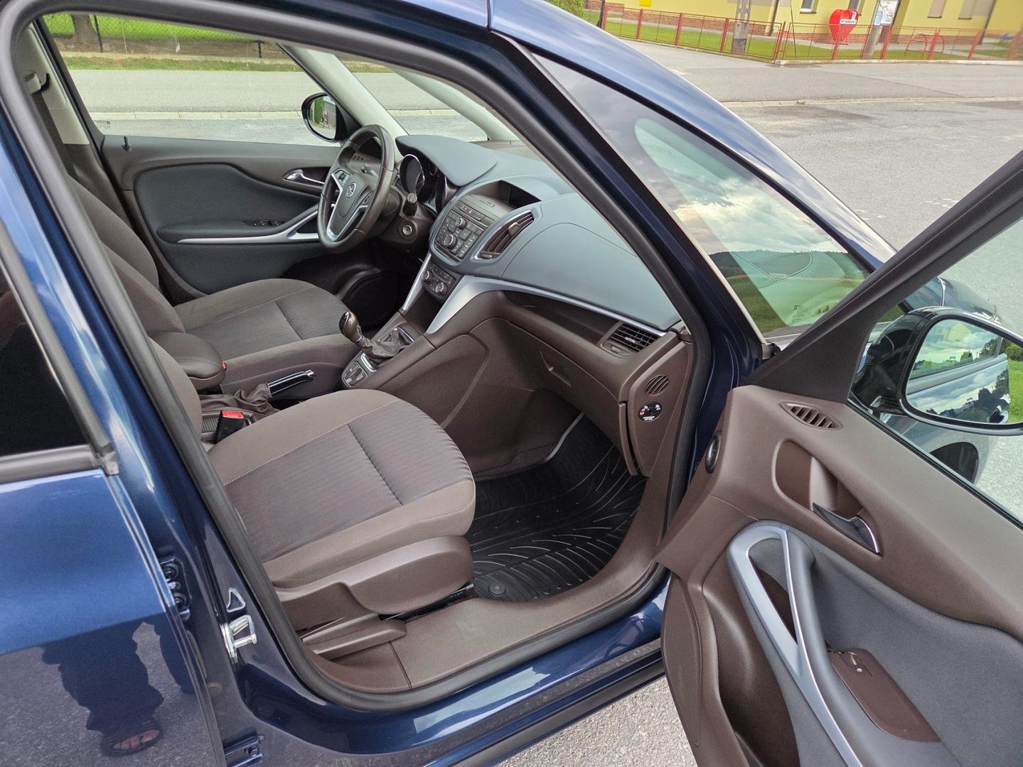 Opel Zafira C 1.4T benzyna 140 KM Stan  Bezwypadkowa