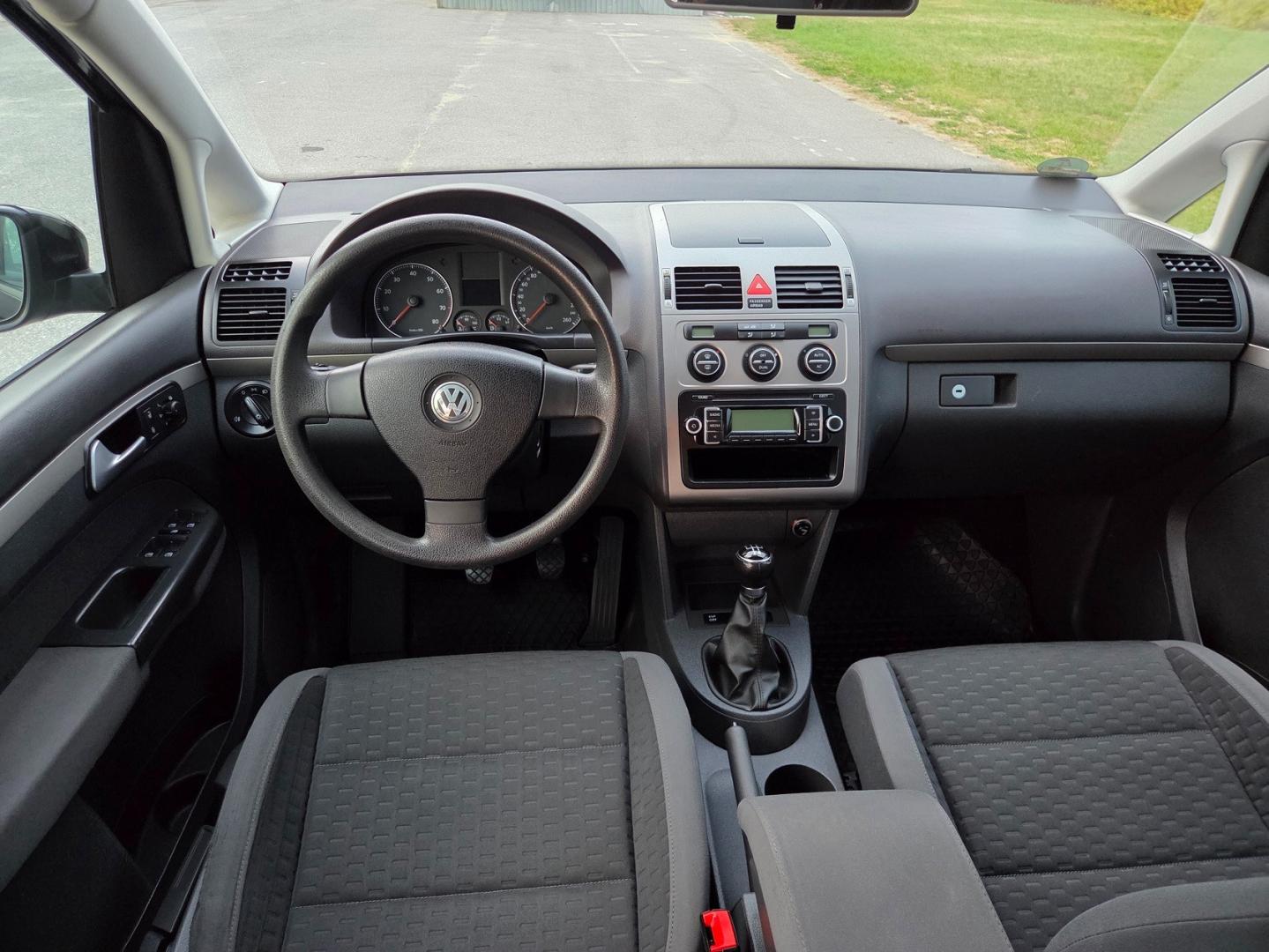 vw touran lift 1.6 mpi 102 km stan  bezwypadkowy