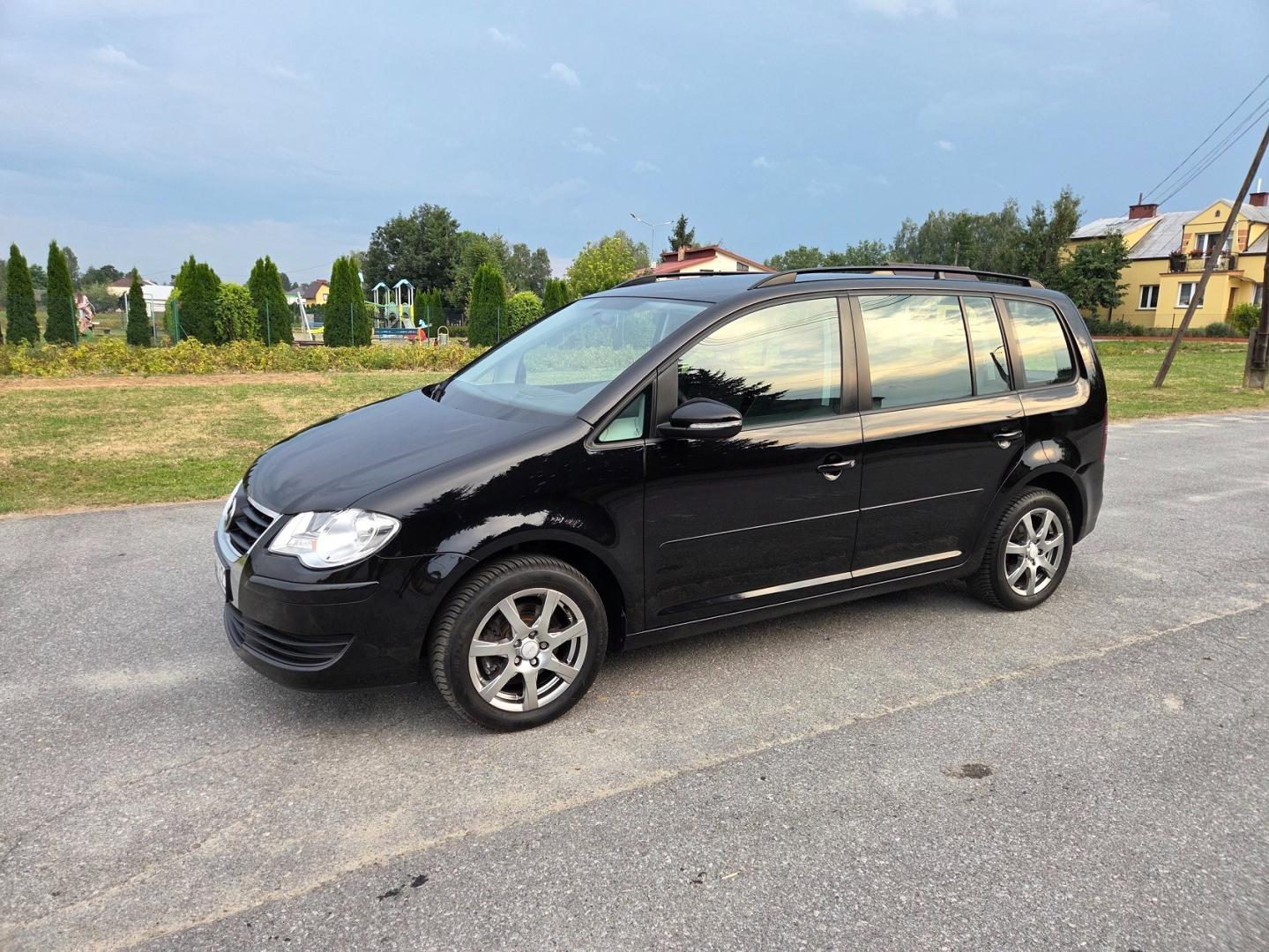 vw touran lift 1.6 mpi 102 km stan  bezwypadkowy