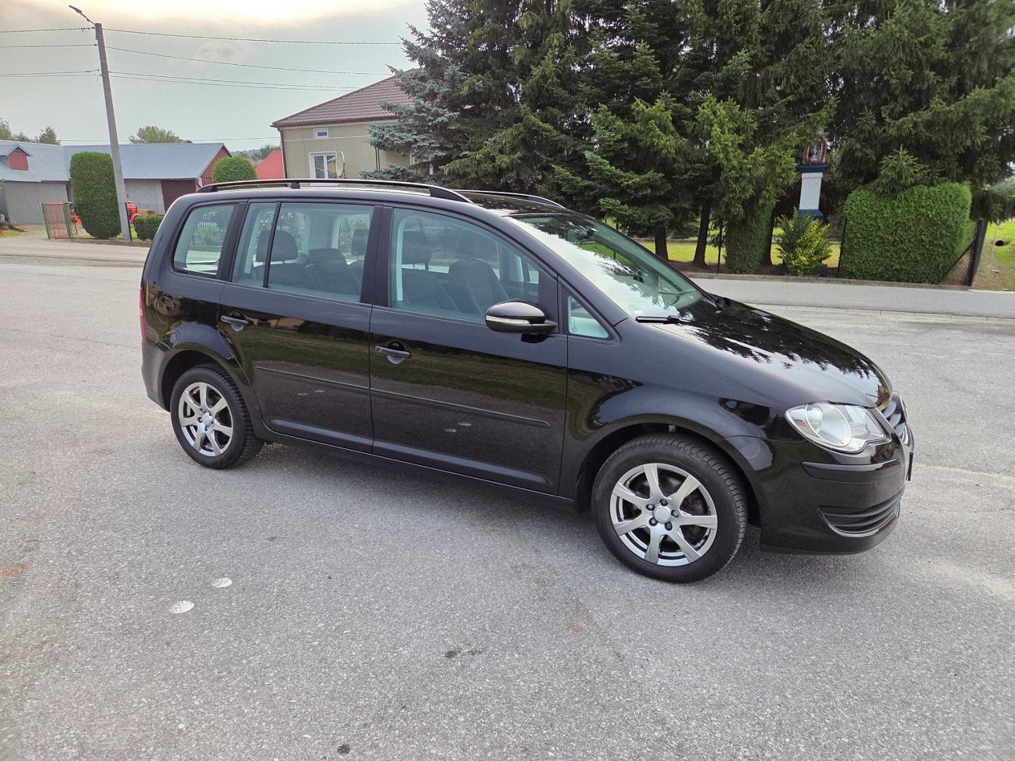 vw touran lift 1.6 mpi 102 km stan  bezwypadkowy