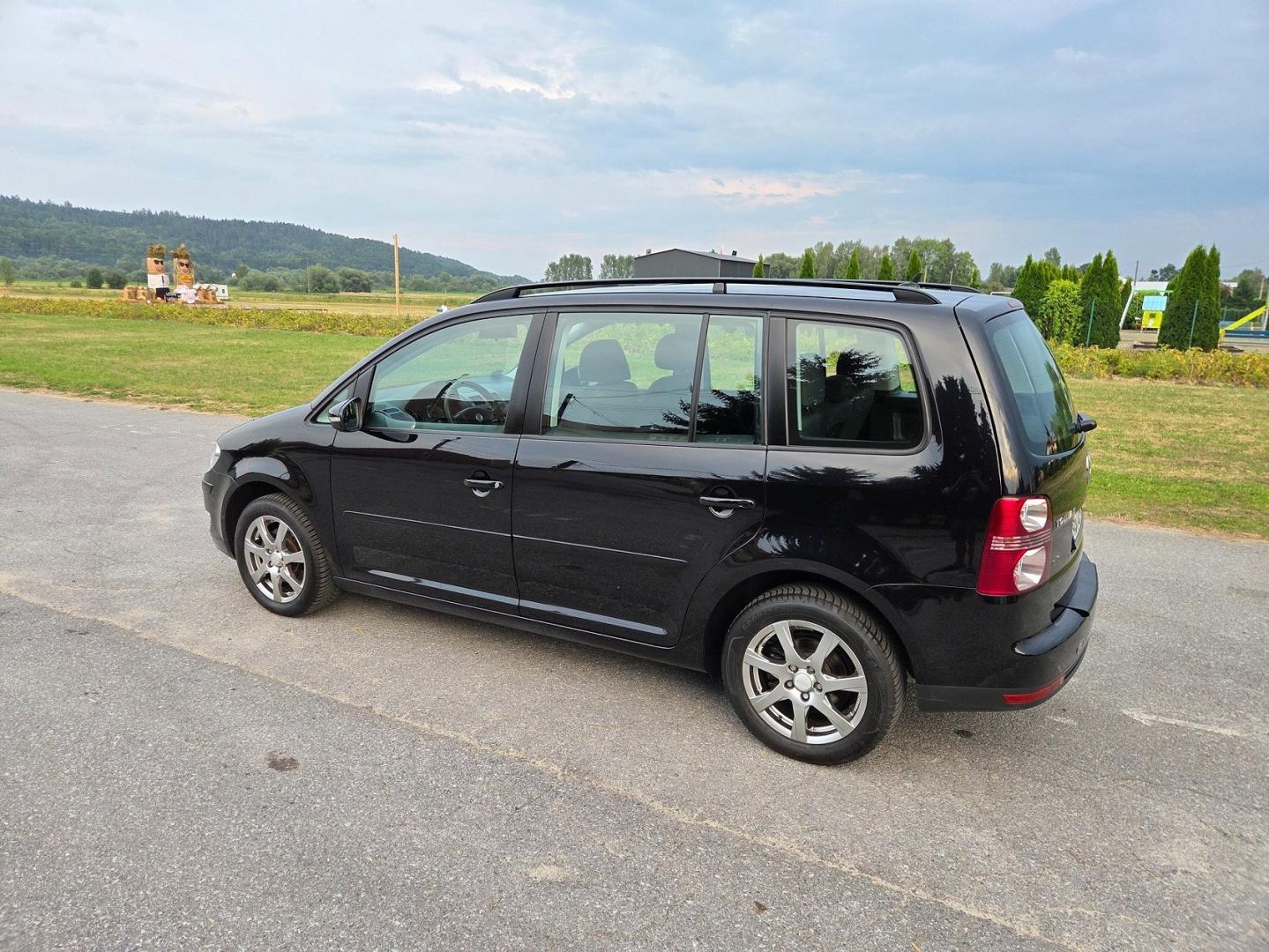 vw touran lift 1.6 mpi 102 km stan  bezwypadkowy