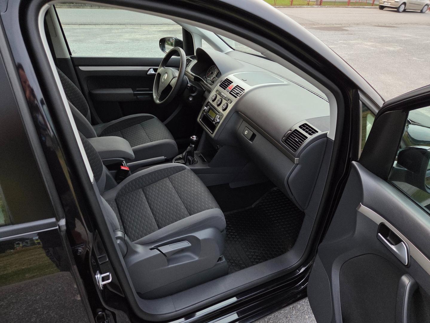 vw touran lift 1.6 mpi 102 km stan  bezwypadkowy