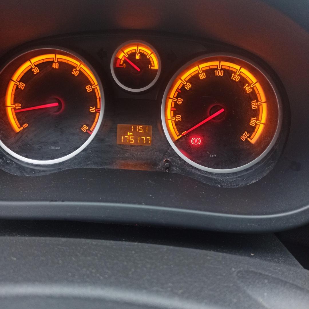 Opel Corsa D 1,2 bagażnik na rowery sprowadzony