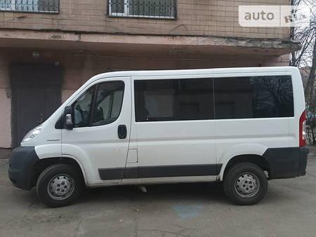 Wynajem busa samochodów dostawczych PEUGEOT BOXER na doby bez kierowcy