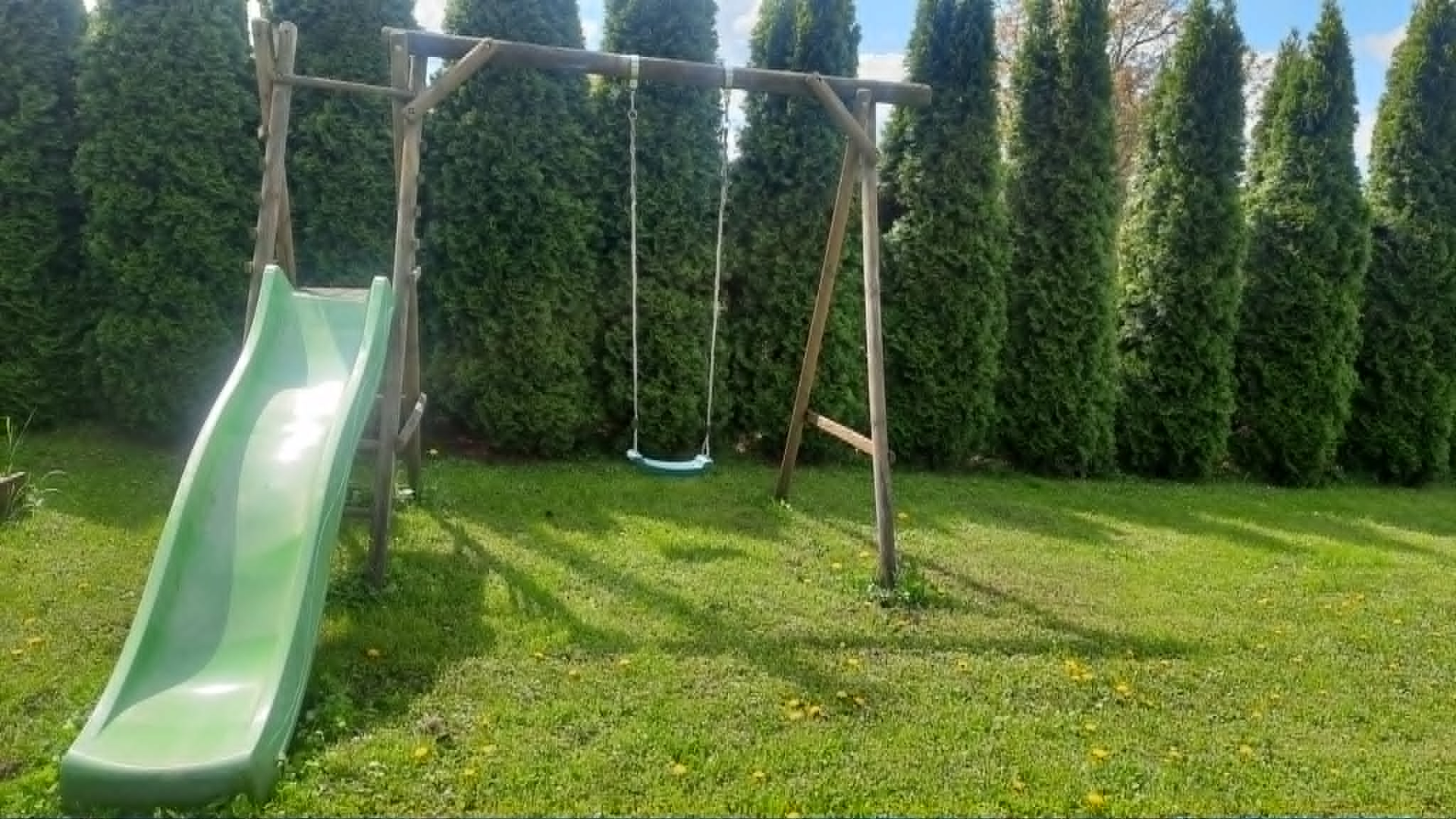 Sprzedam zjeżdżalnie z huśtawką