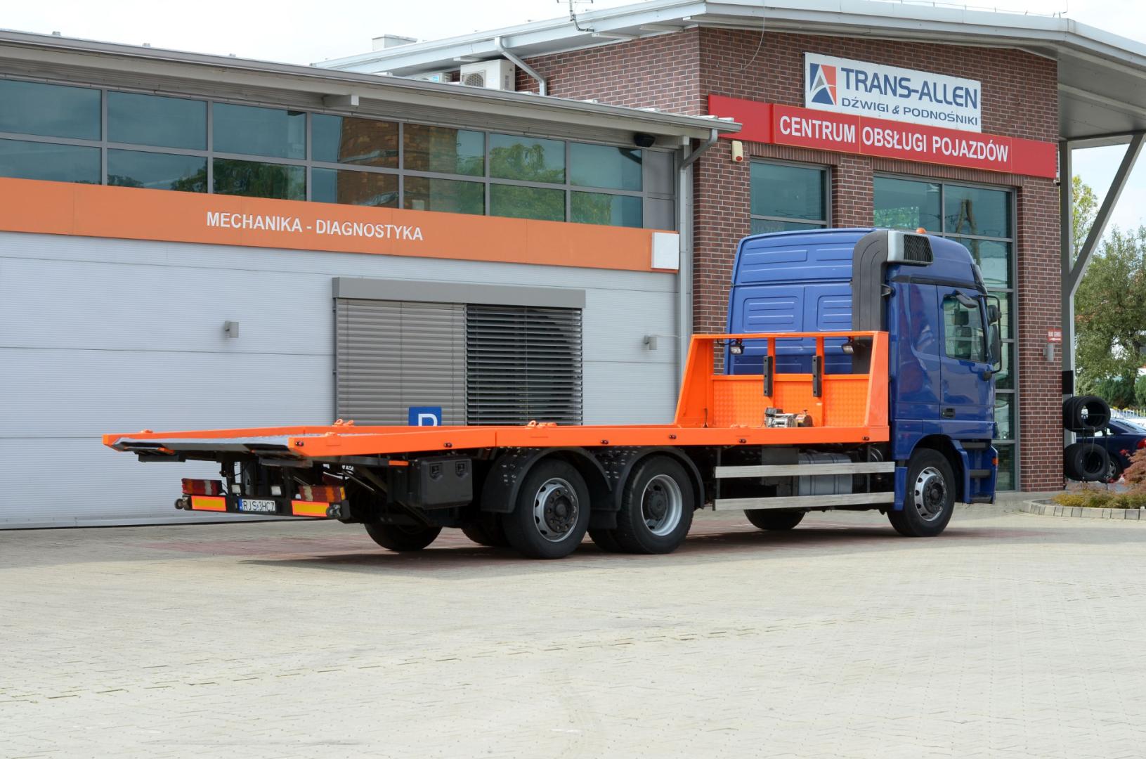 Pomoc drogowa autolaweta Jasło holowanie, transport maszyn i pojazdów