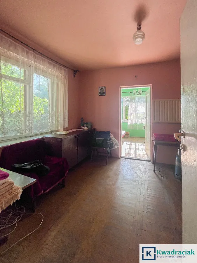 Murowany dom na dużej działce w Kopytowej.