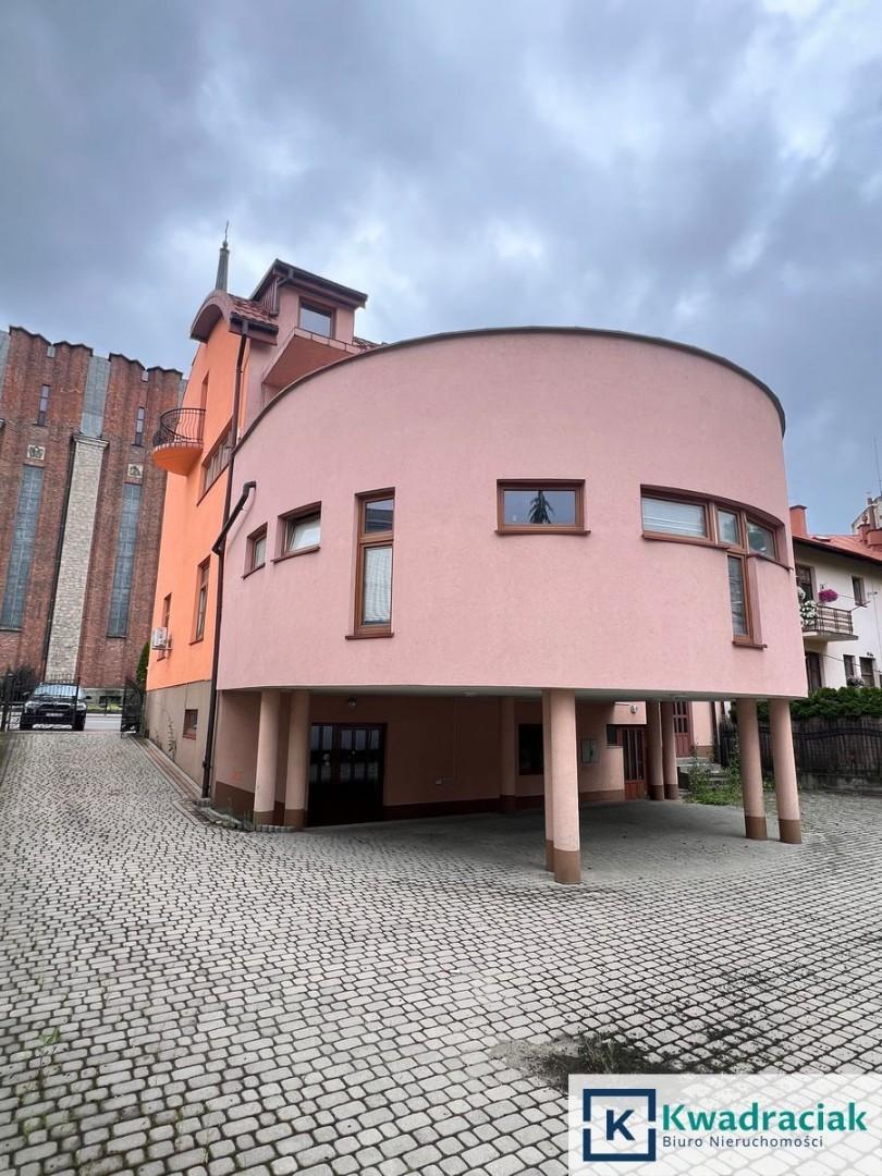 Inwestycyjna kamienica w centrum Jasła.