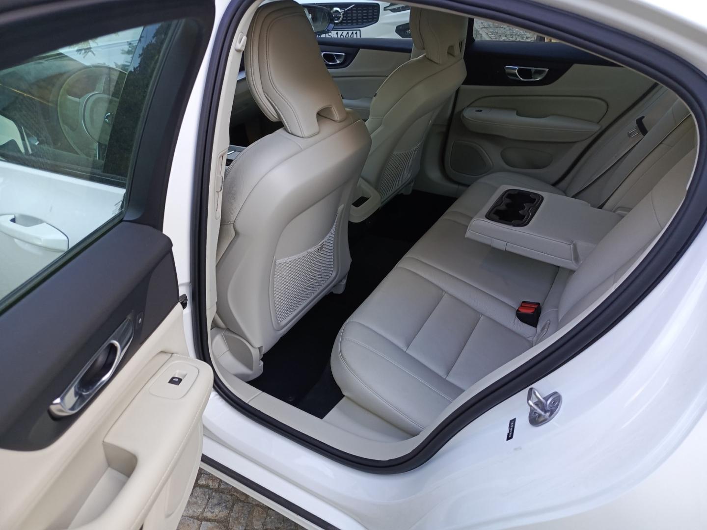 Sprzedam Volvo S60 listopad 2022 r przebieg 22 550  Faktura Vat 23%