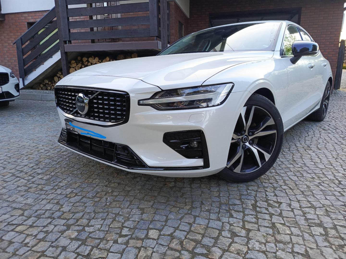 Sprzedam Volvo S60 listopad 2022 r przebieg 22 550  Faktura Vat 23%