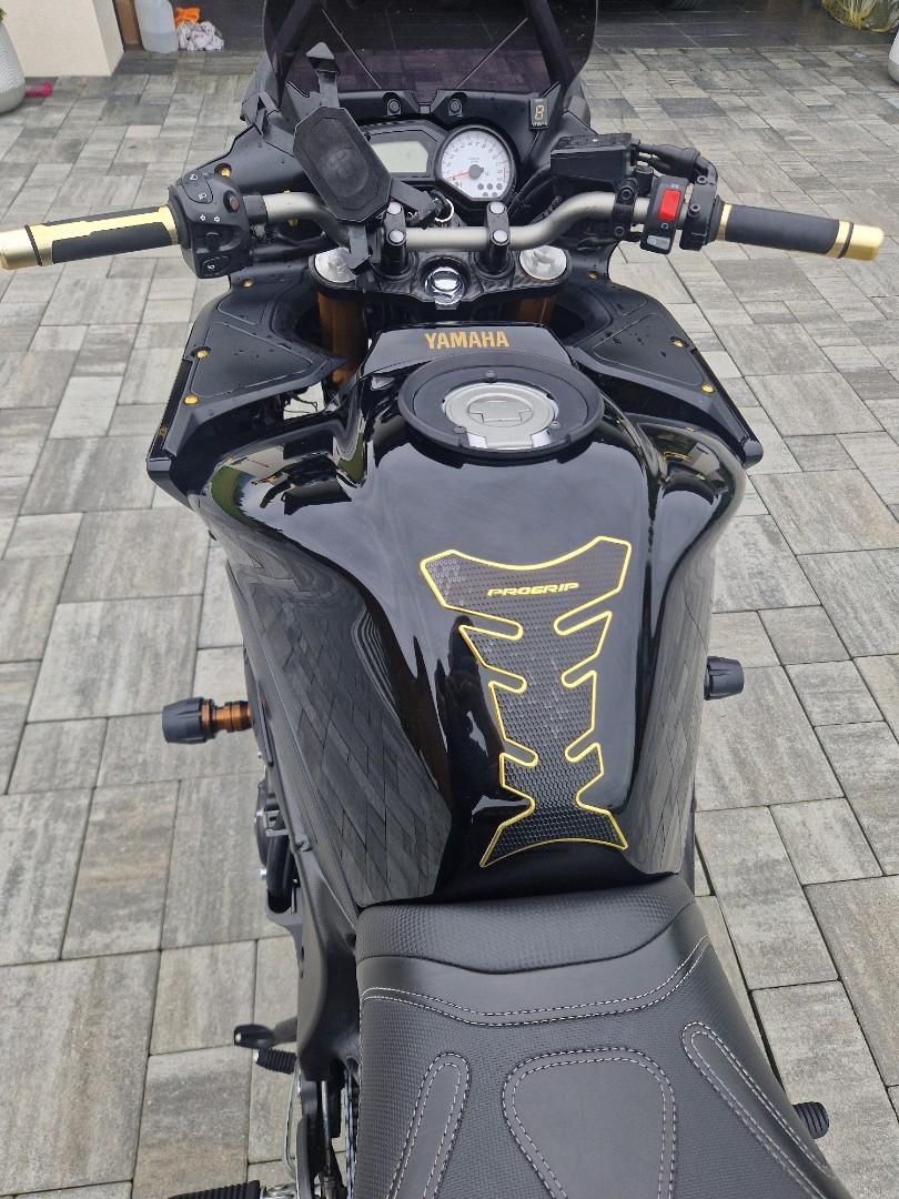 Yamaha FZ8